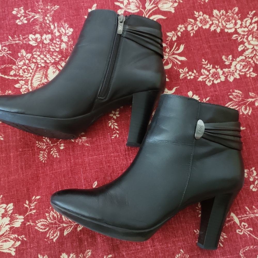 Ann Kline leather black boots  8m